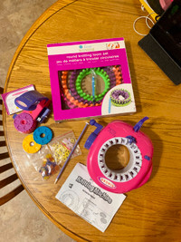 Singer Knitting Machine/Singer Jewel punch accessory & 3Loom Kit