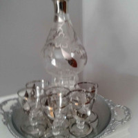 CARAFE WITH GLASSES AND TRAY