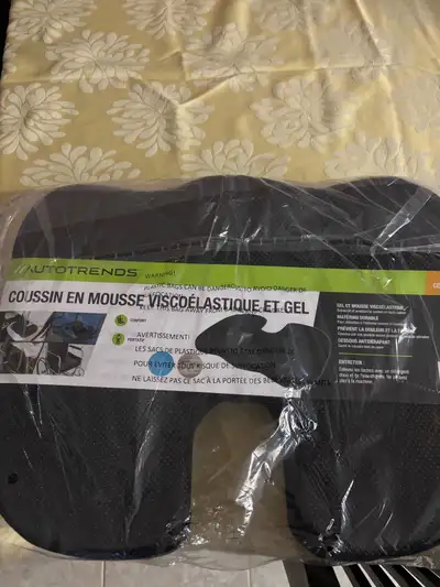 Coussin en mousse viscoélastique et gel, neuf jamais utilisé.