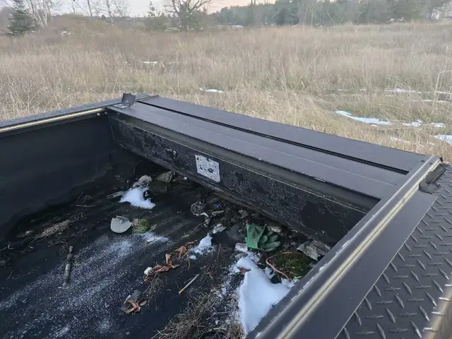 2008 F350 Dully Box in Auto Body Parts in Renfrew - Image 4