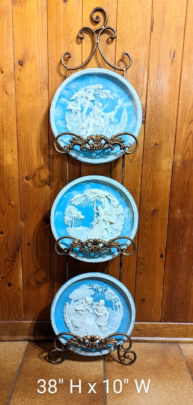 VINTAGE Shakespeare Love Sonnet Plates with Wall Display Rack in Arts & Collectibles in St. Catharines