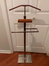 Wood and chrome free standing Men's Valet Excellent condition