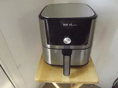 Instant Vortex Plus 6-in-one "Air Fryer" I have for sale an Instant Vortex Plus 6-in-1 "Air Fryer" i...
