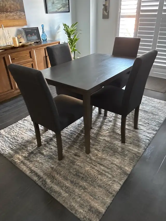Brand new dinner table and chairs for sale in Dining Tables & Sets in Napanee - Image 2