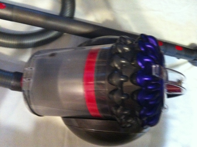 Dyson Cinetic Big Ball VACUUM in Vacuums in Barrie - Image 3