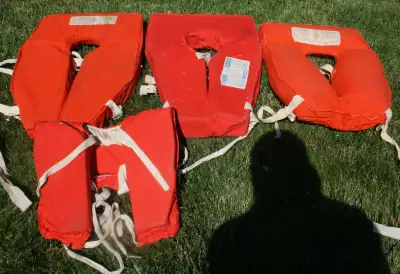 Life Jackets not PDFs 3 adult & 1 childs some need new strings Two Paddles approx. 4ft (Safety) coul...