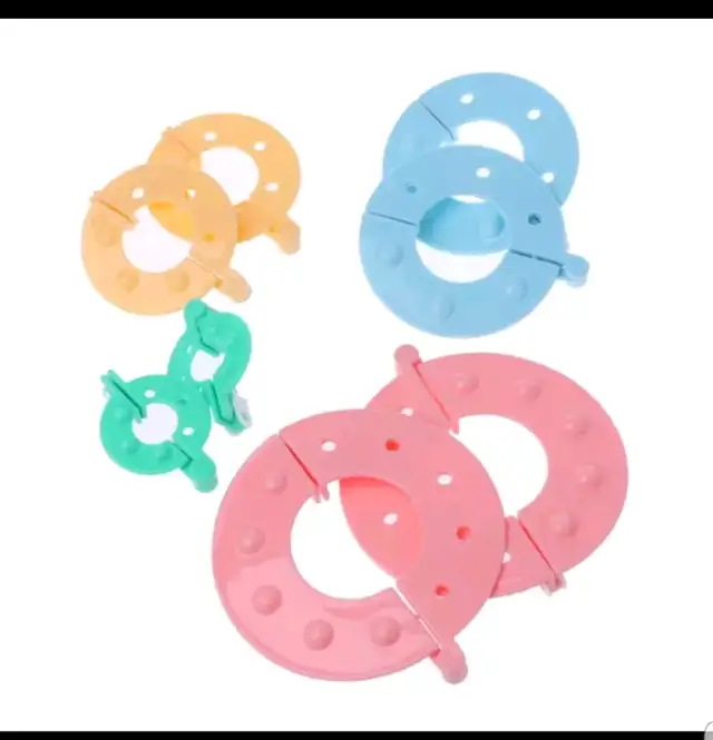 BRAND NEW! Pom pom maker.62863286004353121