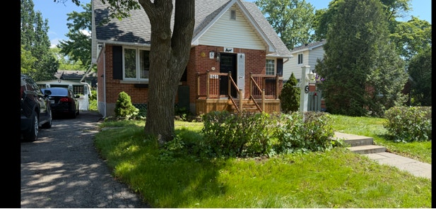 Family home for sale in Pointe-Claire on quiet Laurelwood Avenue — photo 2