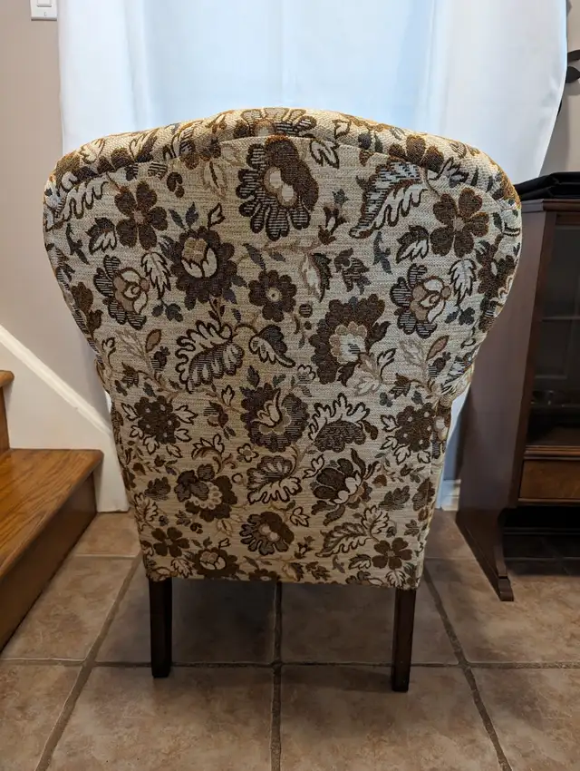Accent Chair in Chairs & Recliners in Kingston - Image 5