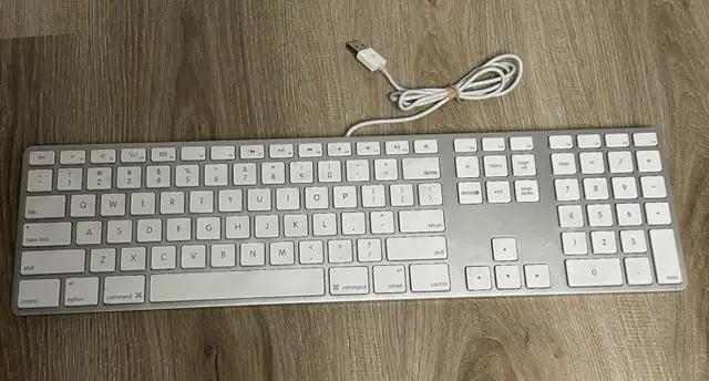 Apple keyboards, numeric keypad, Mighty Mouse in Mice, Keyboards & Webcams in Ottawa - Image 5