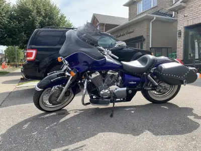 2004 Honda Shadow 750. Cobra exhaust, leather side saddle bags, Bluetooth radio 22,141 km Don’t have...