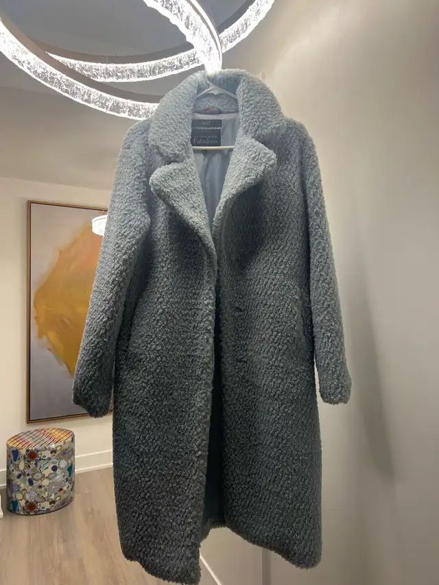 Gorgeous coat ! Let me keep you fabulous. Size 4  brand new62863267814145129