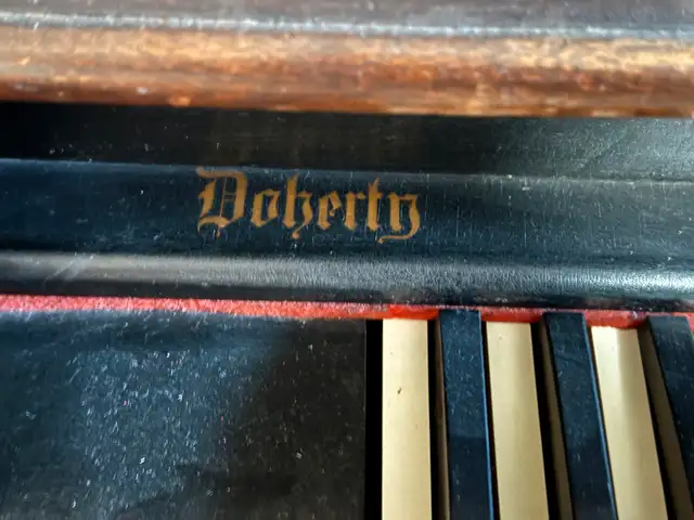 Doherty Organ in Pianos & Keyboards in Edmonton - Image 4