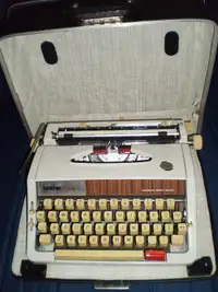 Brother Echelon 89 Portable Manual Typewriter