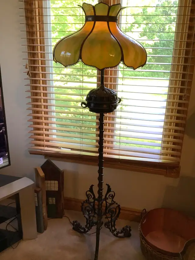 C1900 Gothic Vic 6 Panel Slag Glass Tiffany Style Cast Iron Base in Indoor Lighting & Fans in Belleville - Image 7