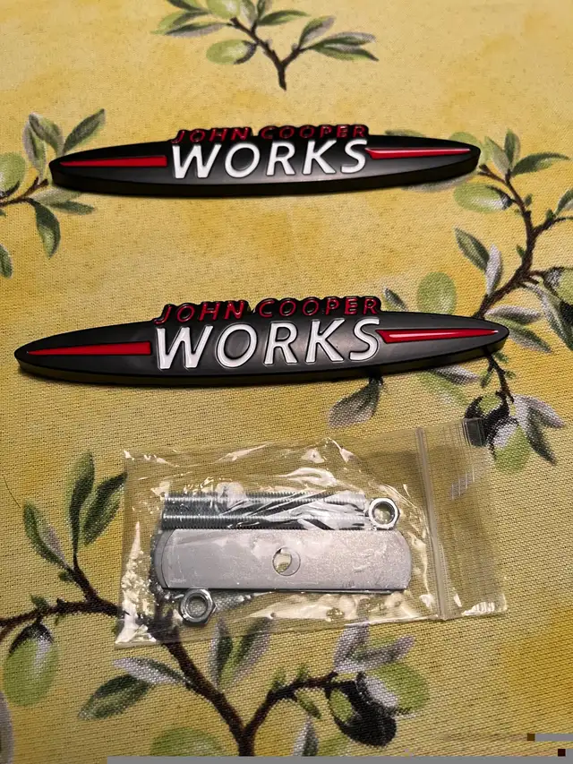 Logo, emblème Mini John Cooper Works in Auto Body Parts in Longueuil / South Shore - Image 3