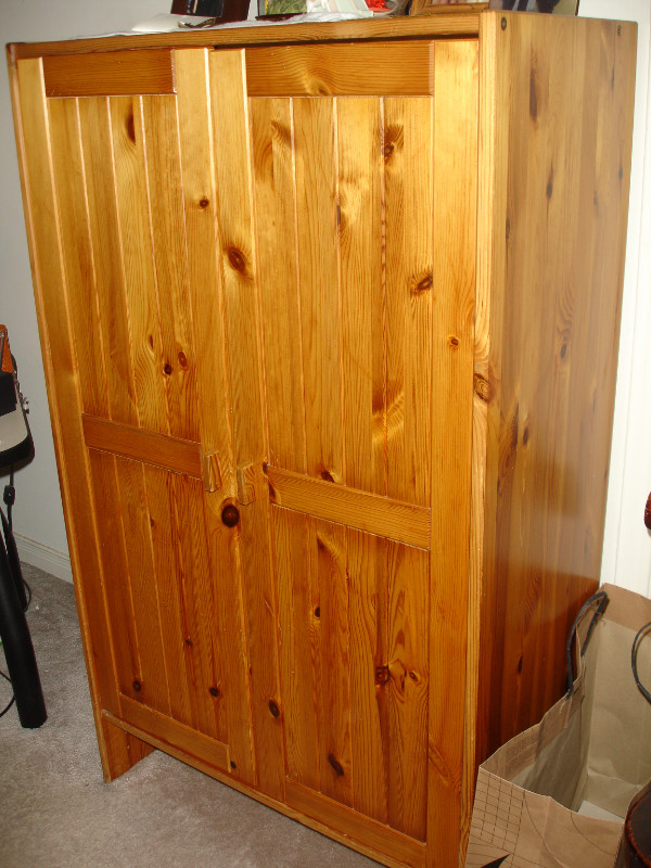 SOLID PINE WOOD FINISH DOUBLE SIZE BED WITH END TABLE & CABNET! in Beds & Mattresses in Mississauga / Peel Region - Image 4