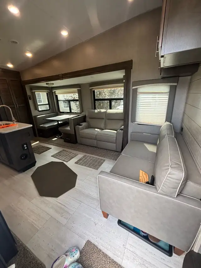 Rockwood Ultra Light 2882S 5th wheel in Travel Trailers & Campers in Regina - Image 4