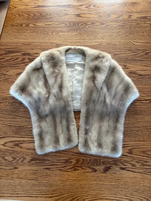 Woman’s dark Ranch Mink Coat & Mink Stoal & mink hat in Women's - Tops & Outerwear in Norfolk County - Image 4