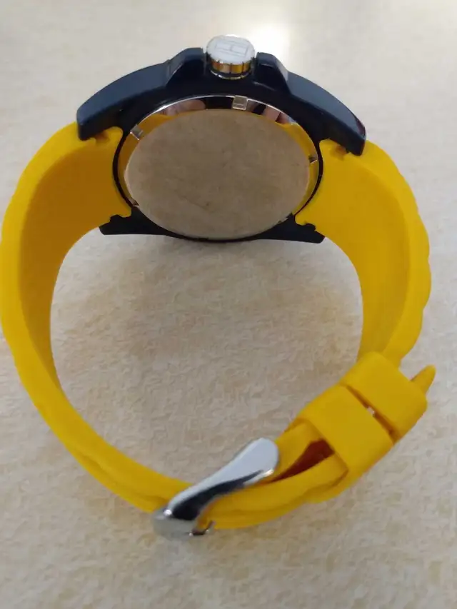 HILFIGER Date Watch in Jewellery & Watches in London - Image 6