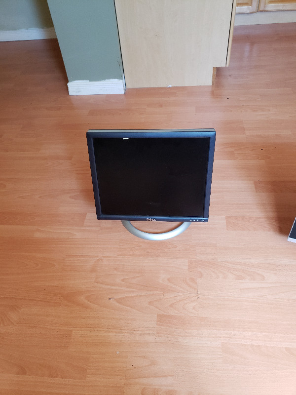 CRT AND LCD COMPUTER MONITORS FOR SALE! $120 EACH O.B.O in Monitors in Oshawa / Durham Region - Image 2
