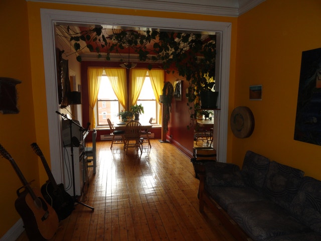 Grand 7 et demi sur 2 étages à partager. Centre ville de Quebec. — photo 1
