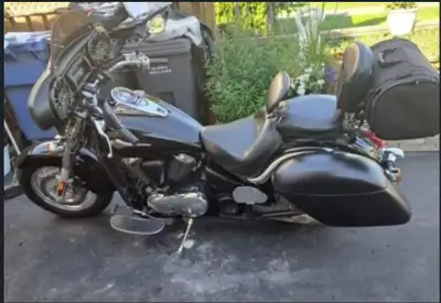 À vendre : Kawasaki Vulcan 900 – À remettre en état + nombreux accessoires Je vends ma Kawasaki Vulc...