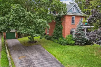 Welcome a family or a group of three to this spacious and well maintained 2 1/2 story home! - House...