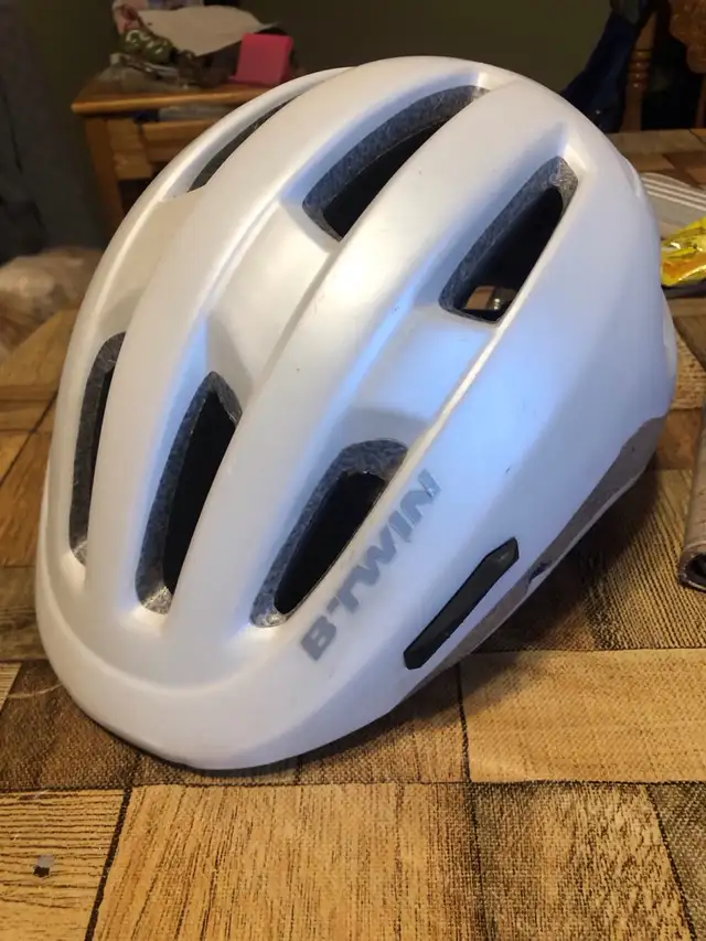 casque de vélo de ville de marque Btwin pour adulte in Other in Longueuil / South Shore - Image 3