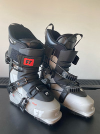 Ski boots 