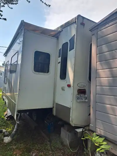 Cruiser 2006 crossroad très propre jamais fumer dedans et jamais fait à manger à l'intérieur petite...