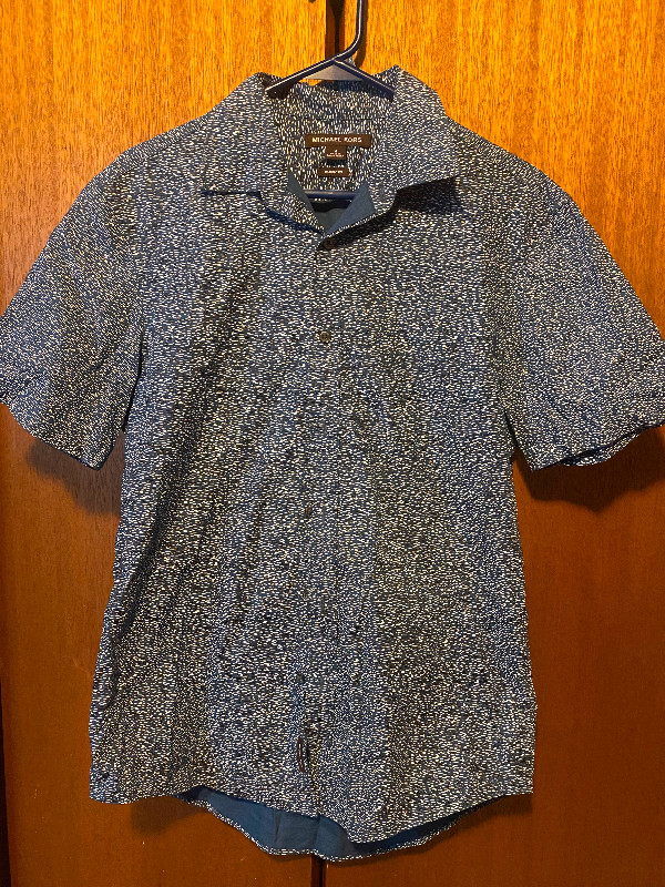 Michael Kors button-up polos in Men's in Thunder Bay