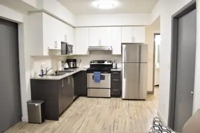 1 LARGE Private Bedroom: Spring 2026 Sublet (May–August) • $1100 in Room Rentals & Roommates in Kitchener / Waterloo - Image 8