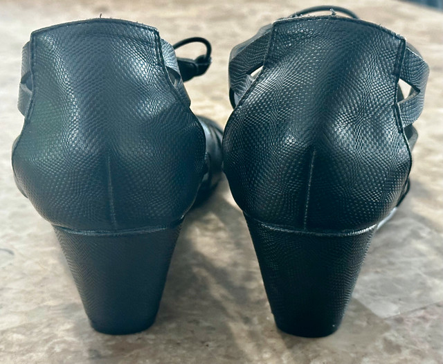 (Never Worn) 10W Wedge Heel Sandals in Women's - Shoes in Barrie - Image 4