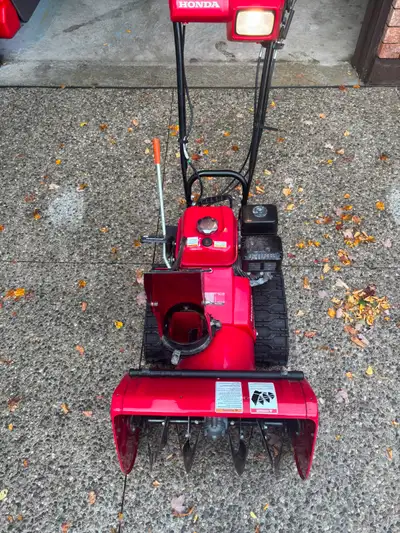 Honda snowblower hss622 excellent condition, View more