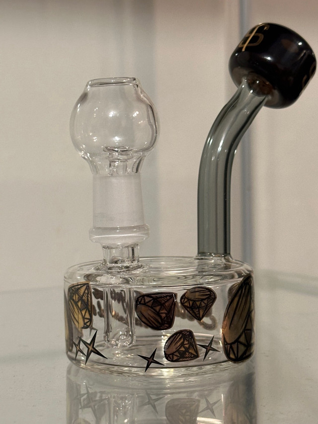 Gold and Diamonds Dab Rig NEW!  in Hobbies & Crafts in Hamilton - Image 2