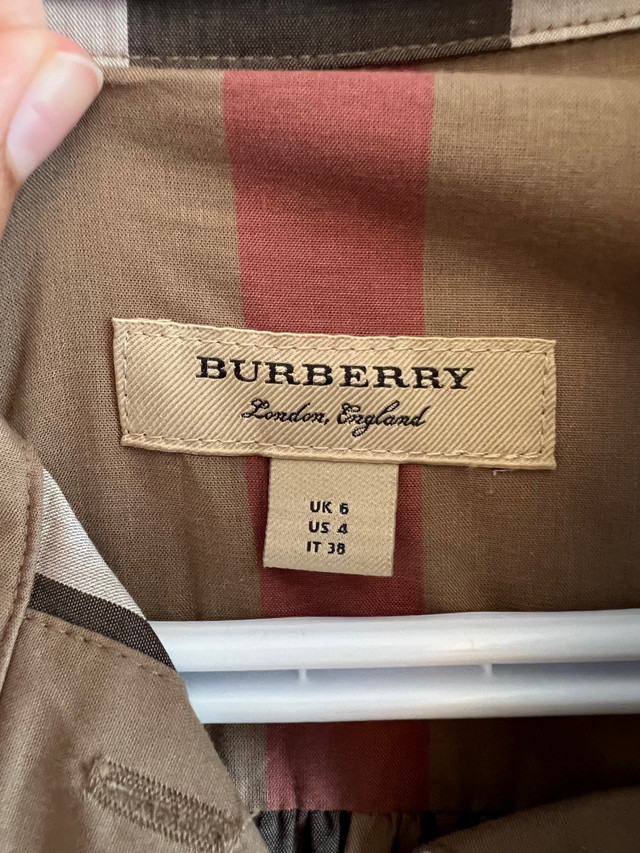 Burberry dress shirt woman US 2-4 in Women's - Tops & Outerwear in Markham / York Region - Image 3