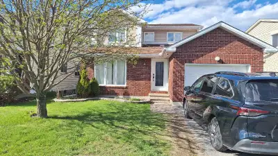Beautiful 3 bedroom upper unit for rent in Fallingbrook Orleans. Hardwood floors throughout Freshly...