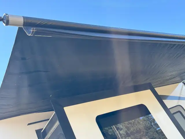 2019 - Jayco Talon 413T Toy Hauler – 3/4 Ton Towable + Drop Hitc in Travel Trailers & Campers in Edmonton - Image 5