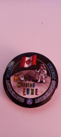 Macaron/ pins Mission L'une jeunes astronautes 