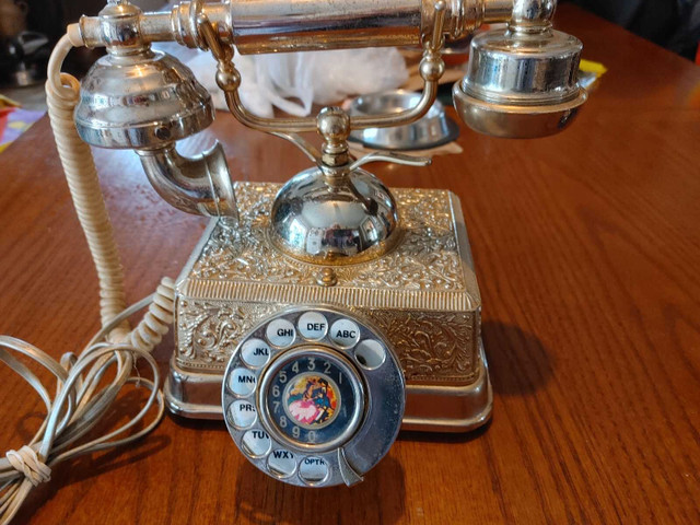 VINTAGE FRENCK VICTORIAN ROTORY PHONE in Arts & Collectibles in Markham / York Region