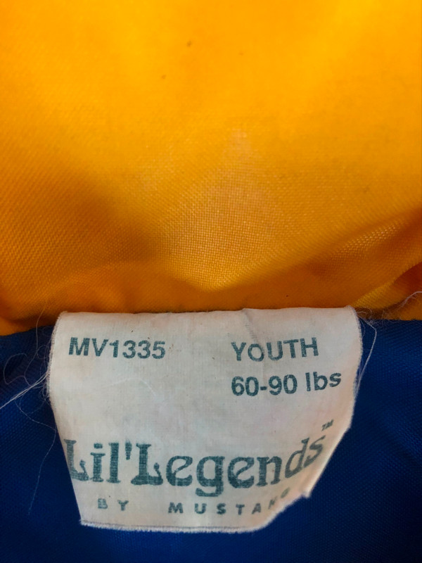Kids 60-90 lbs Life Jacket in Water Sports in Muskoka - Image 2