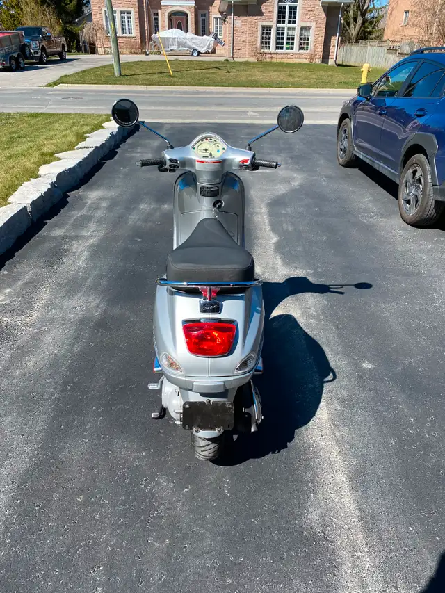 Vespa, Piagio 50cc in Scooters & Pocket Bikes in Oshawa / Durham Region - Image 4