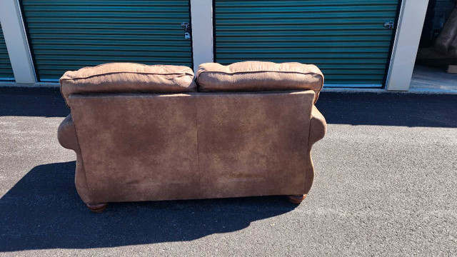 Leather Love seat in Couches & Futons in Kingston - Image 3