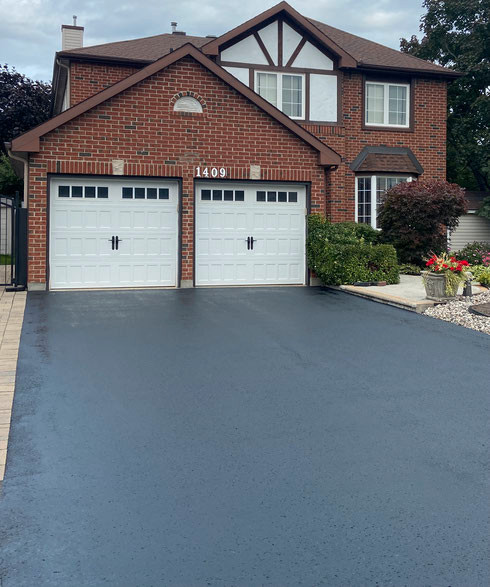 Thinking of Selling? Instant Curb Appeal - Seal Your Driveway! in Interlock, Paving & Driveways in Kingston - Image 2