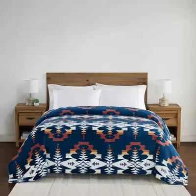 Ultr SoftQueen blanket: 248 cm x 233 cm (9'8 in. x 92 in.) 100% polyester 400 GSM Warm, soft Pick up...