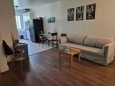 3½ lumineux à Mercier Sud – laveuse/sécheuse Bel appartement d'une chambre fermée situé dans un quar...