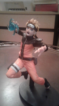 Statuette dynamique de Naruto Uzumaki avec Rasengan.