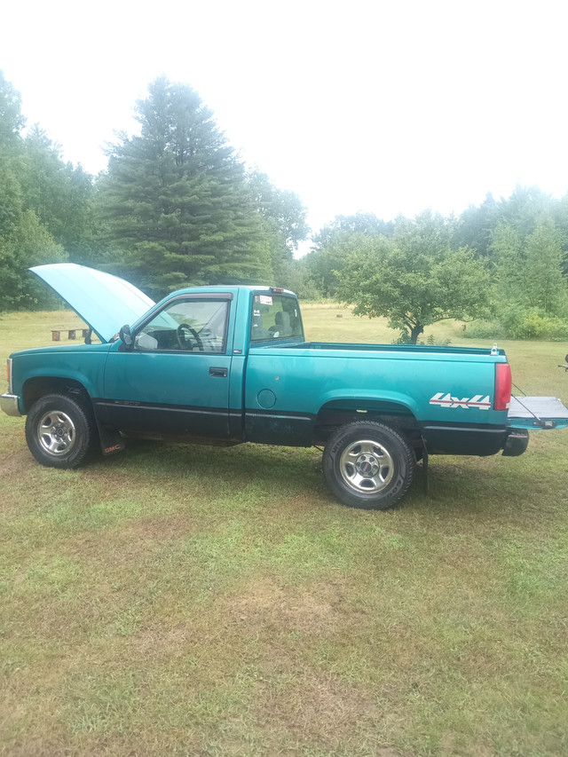 /94 sierra 4x4 6'5 box 4.3 litre 5speed manual in Cars & Trucks in Kingston - Image 2