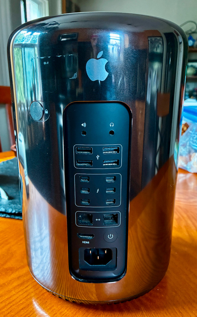 Apple Mac Pro POWER CHEAP!! in Desktop Computers in City of Toronto - Image 3